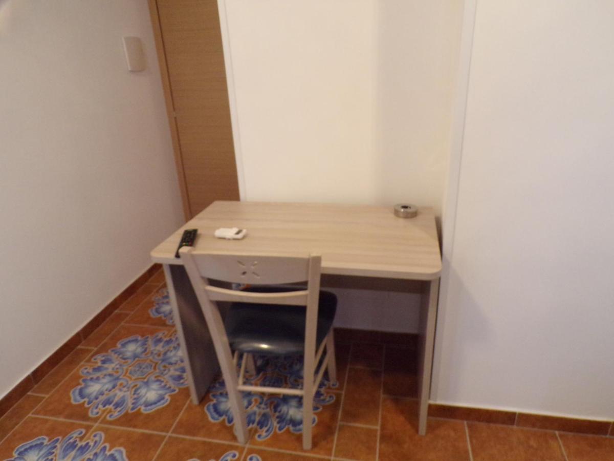 Nuova Aurora Rent Rooms Roccalumera Dış mekan fotoğraf