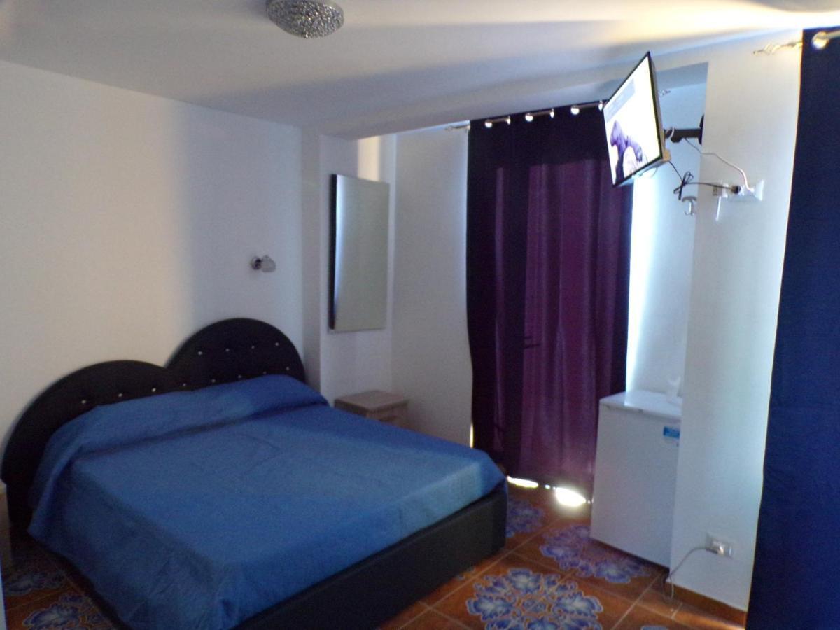 Nuova Aurora Rent Rooms Roccalumera Dış mekan fotoğraf