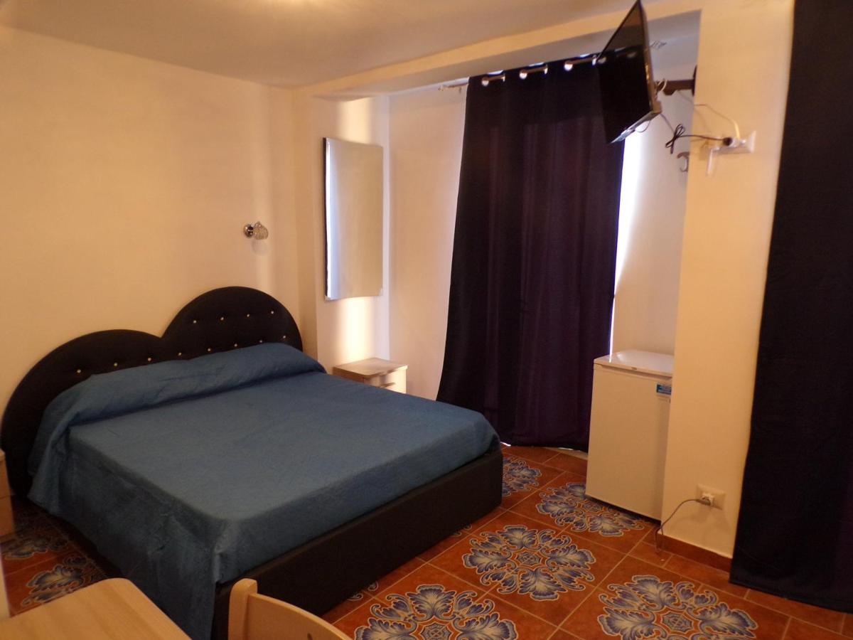 Nuova Aurora Rent Rooms Roccalumera Dış mekan fotoğraf