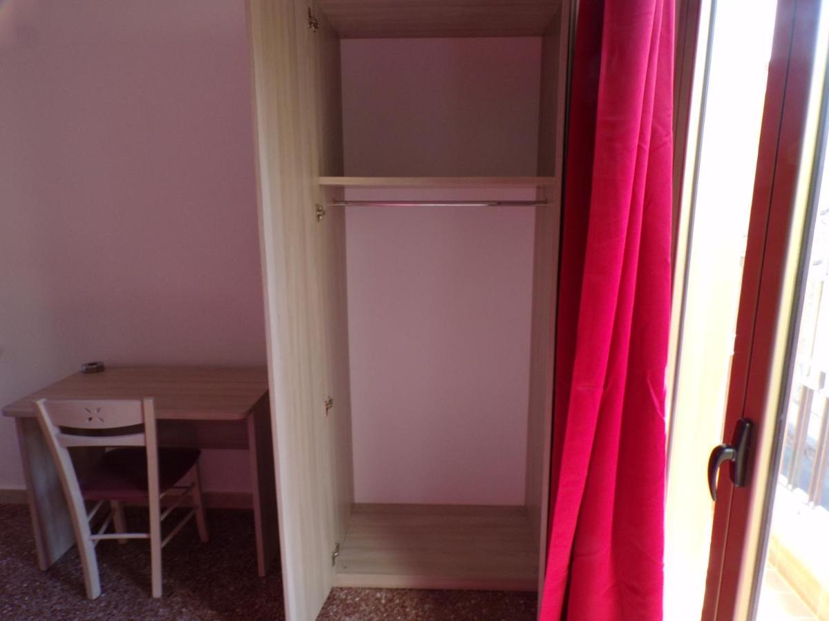 Nuova Aurora Rent Rooms Roccalumera Dış mekan fotoğraf