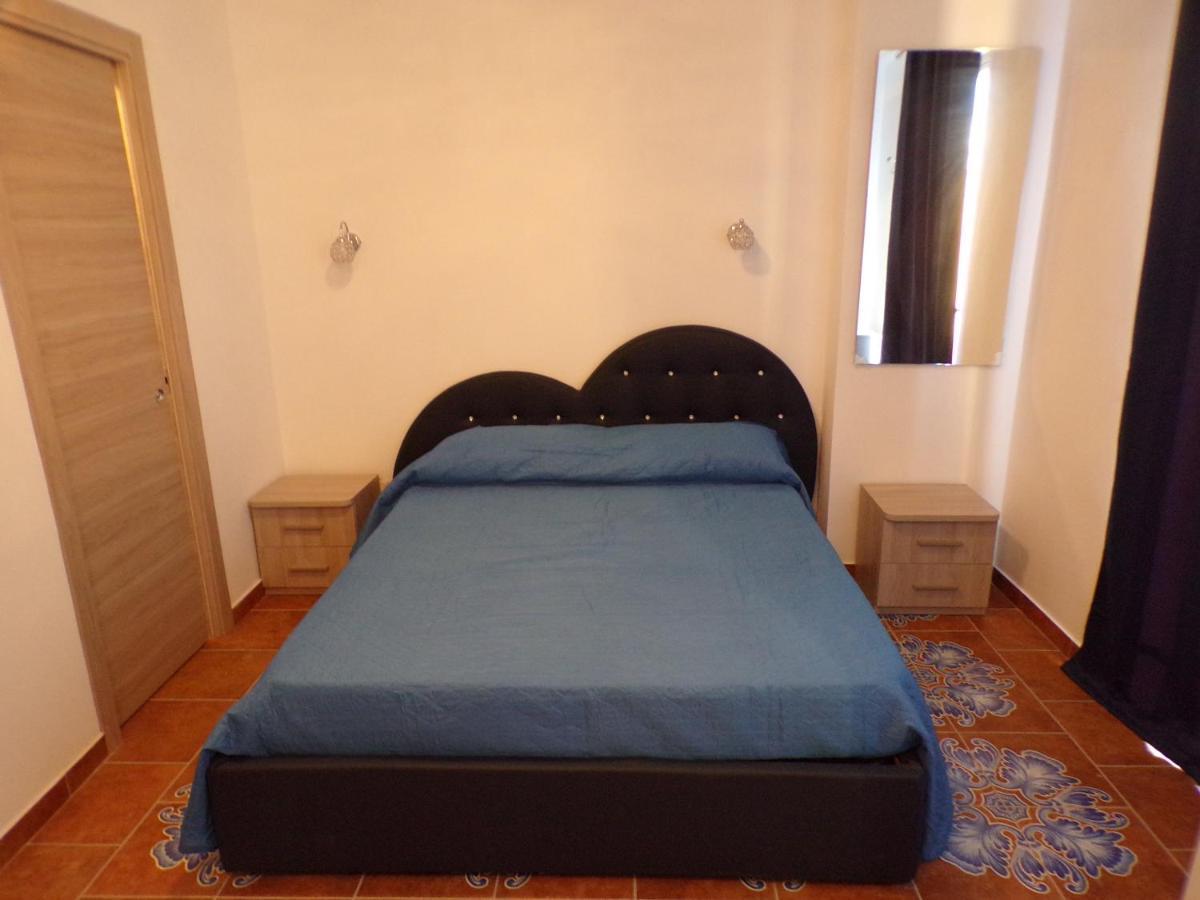 Nuova Aurora Rent Rooms Roccalumera Dış mekan fotoğraf