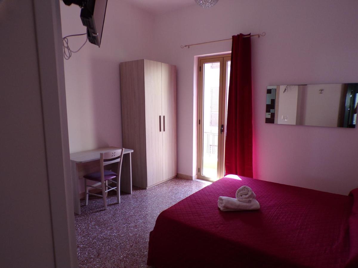 Nuova Aurora Rent Rooms Roccalumera Dış mekan fotoğraf
