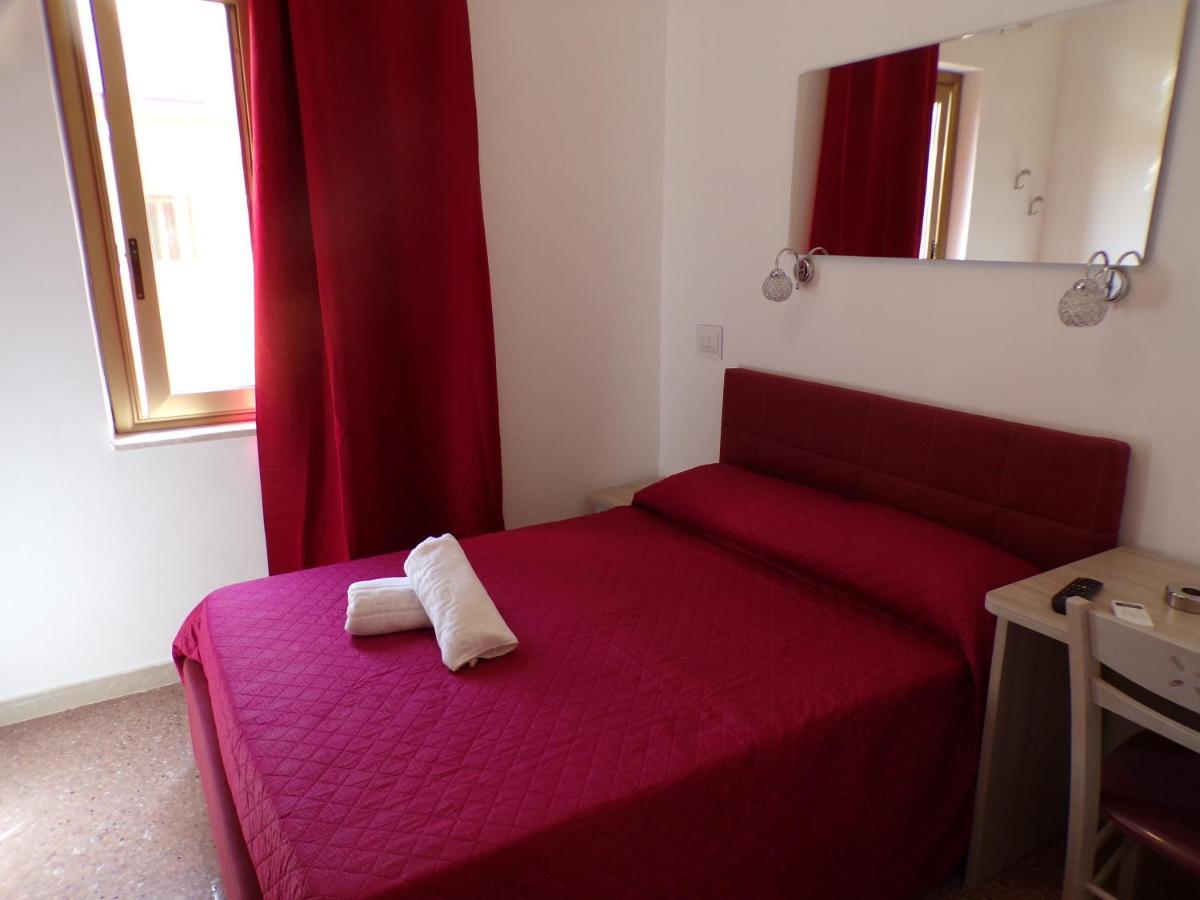 Nuova Aurora Rent Rooms Roccalumera Dış mekan fotoğraf