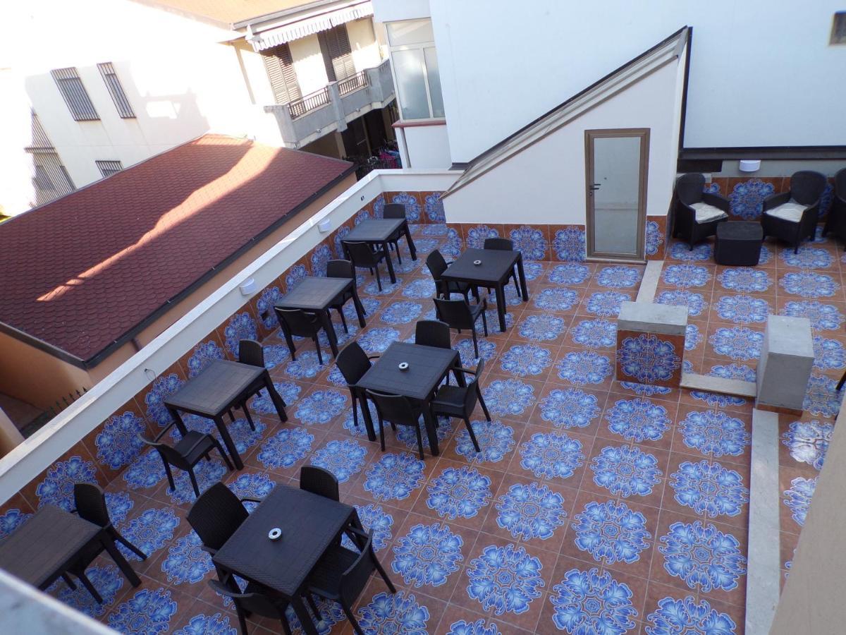 Nuova Aurora Rent Rooms Roccalumera Dış mekan fotoğraf