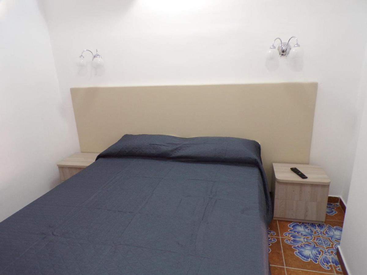 Nuova Aurora Rent Rooms Roccalumera Dış mekan fotoğraf