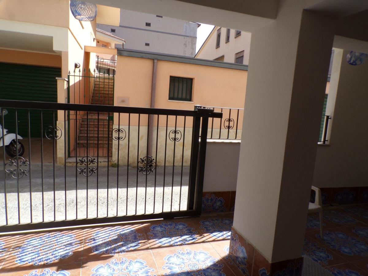 Nuova Aurora Rent Rooms Roccalumera Dış mekan fotoğraf