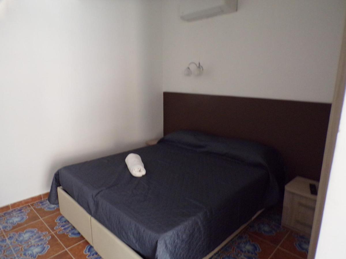 Nuova Aurora Rent Rooms Roccalumera Dış mekan fotoğraf