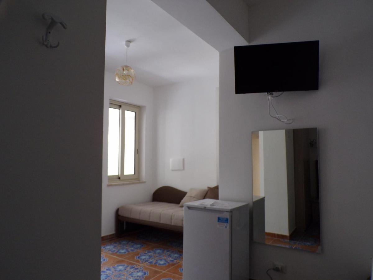 Nuova Aurora Rent Rooms Roccalumera Dış mekan fotoğraf