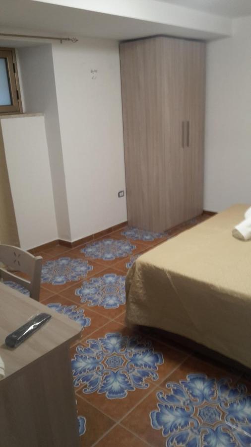Nuova Aurora Rent Rooms Roccalumera Dış mekan fotoğraf