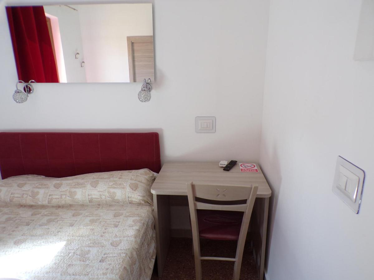 Nuova Aurora Rent Rooms Roccalumera Dış mekan fotoğraf