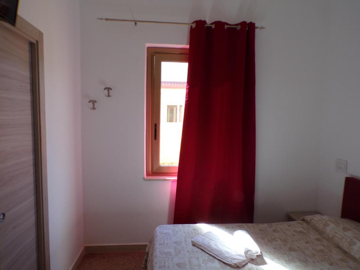 Nuova Aurora Rent Rooms Roccalumera Dış mekan fotoğraf