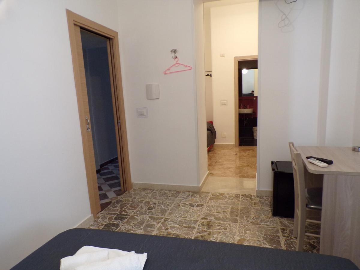 Nuova Aurora Rent Rooms Roccalumera Dış mekan fotoğraf