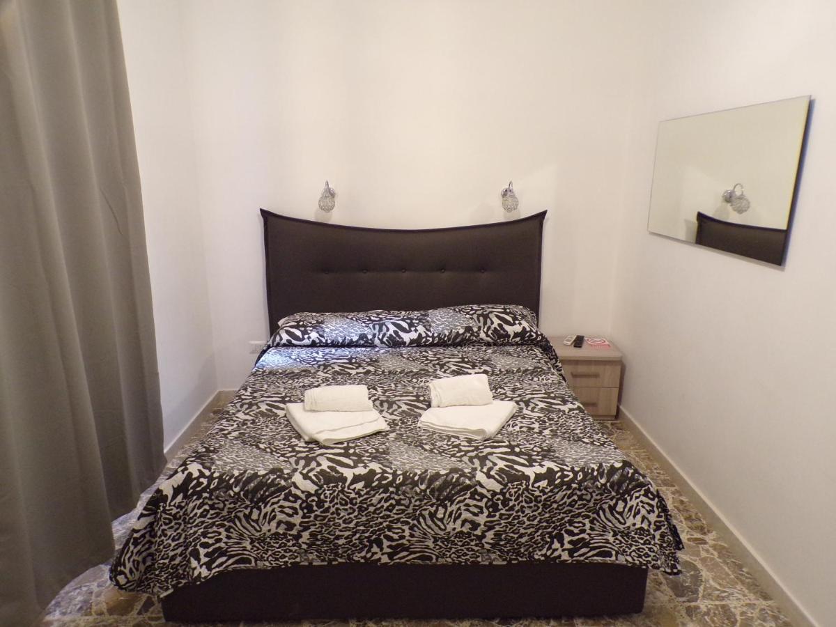 Nuova Aurora Rent Rooms Roccalumera Dış mekan fotoğraf