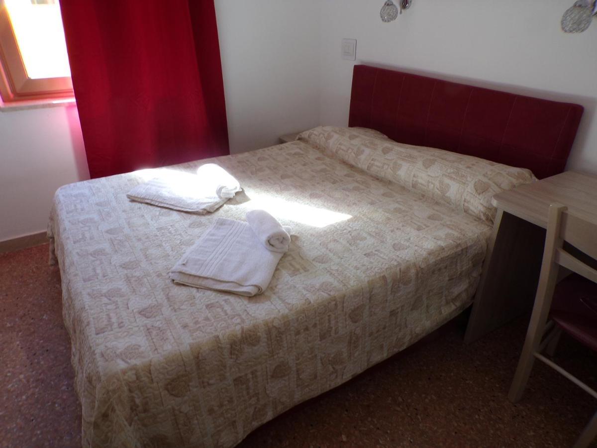 Nuova Aurora Rent Rooms Roccalumera Dış mekan fotoğraf